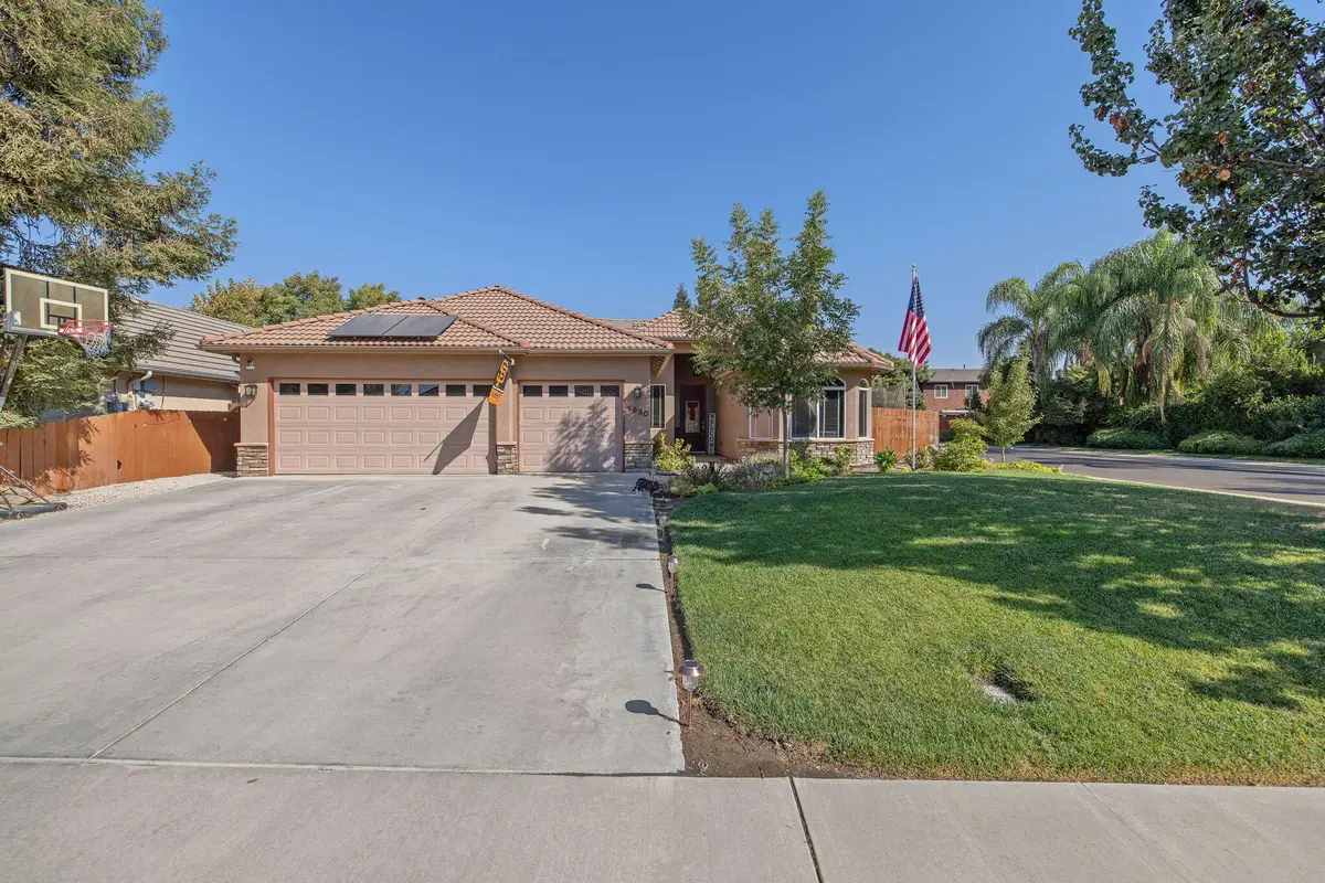 1930 E Monte Vista Avenue, Visalia, CA 93292 - #1