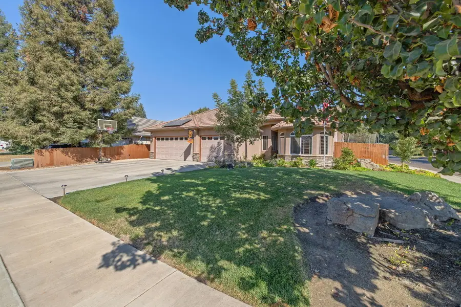 1930 E Monte Vista Avenue, Visalia, CA 93292 - #2