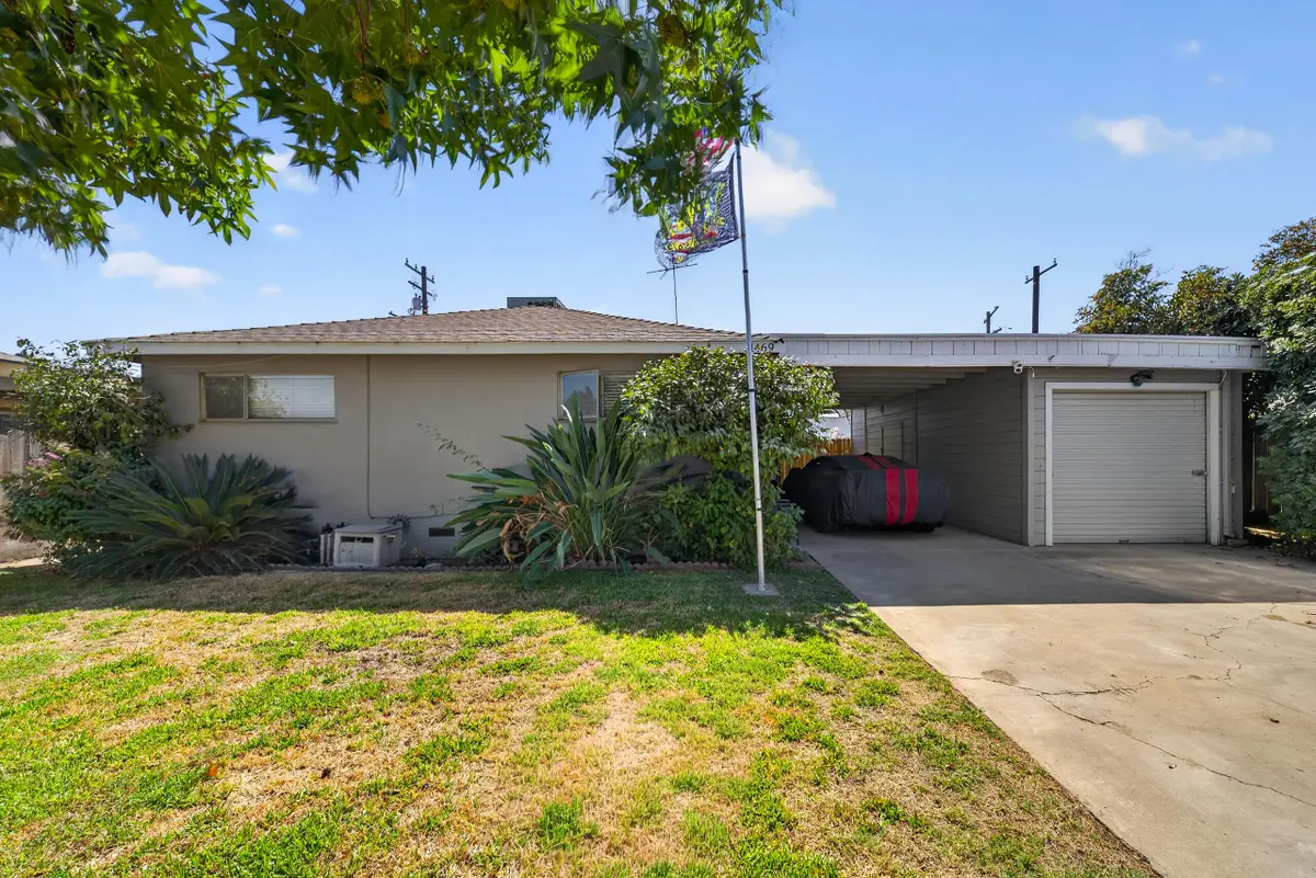 1469 E Sierra Avenue, Tulare, CA 93274 - #1
