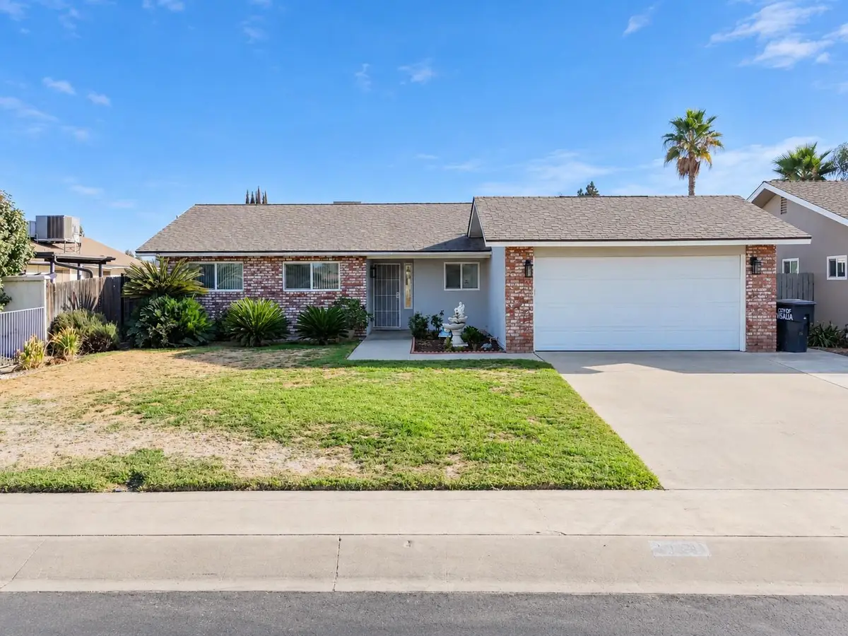 3721 W Country Avenue, Visalia, CA 93277 - #1