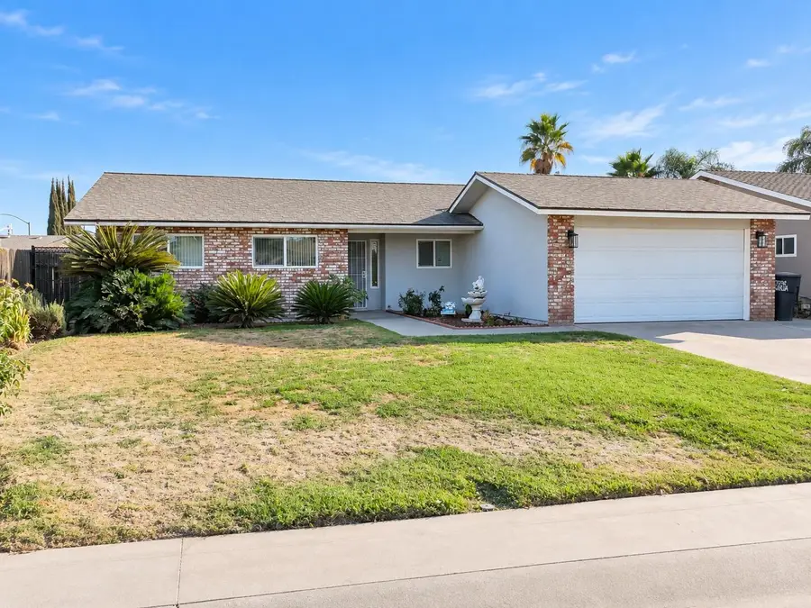 3721 W Country Avenue, Visalia, CA 93277 - #2
