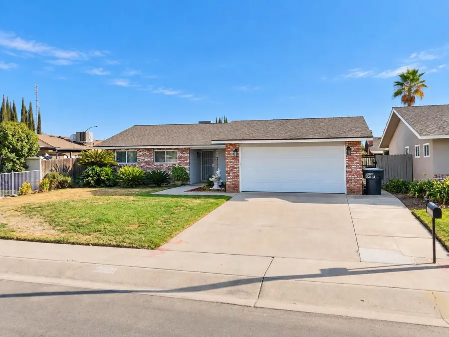 3721 W Country Avenue, Visalia, CA 93277 - #3