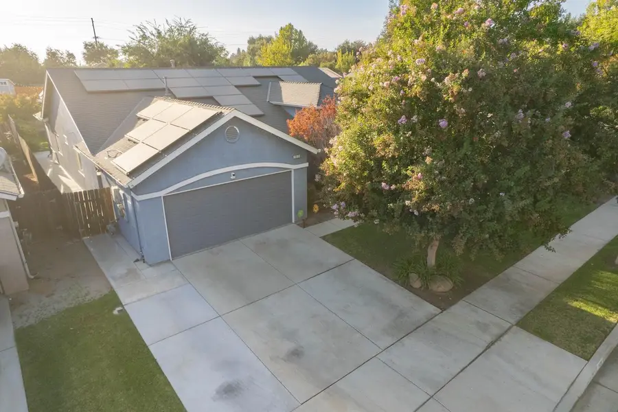 145 N Stokes Street, Visalia, CA 93291 - #2