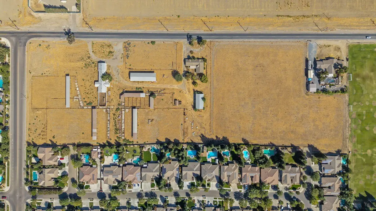 Se Corner Of Riggin And Roeben, Visalia, CA 93291 - #1