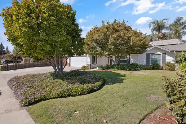 2632 E Paradise Avenue, Visalia, CA 93292