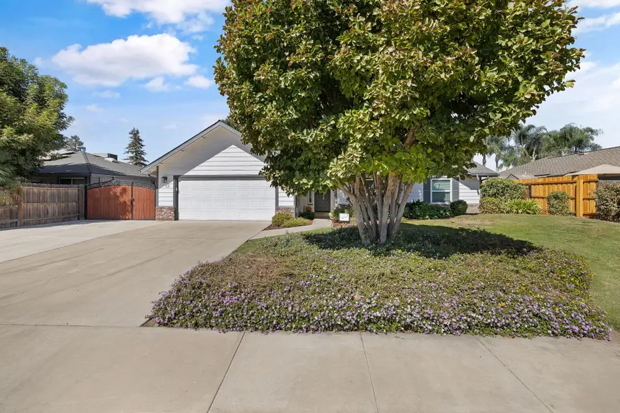 2632 E Paradise Avenue, Visalia, CA 93292 - #2
