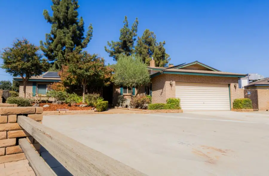 648 W Princeton Court, Visalia, CA 93277 - #2