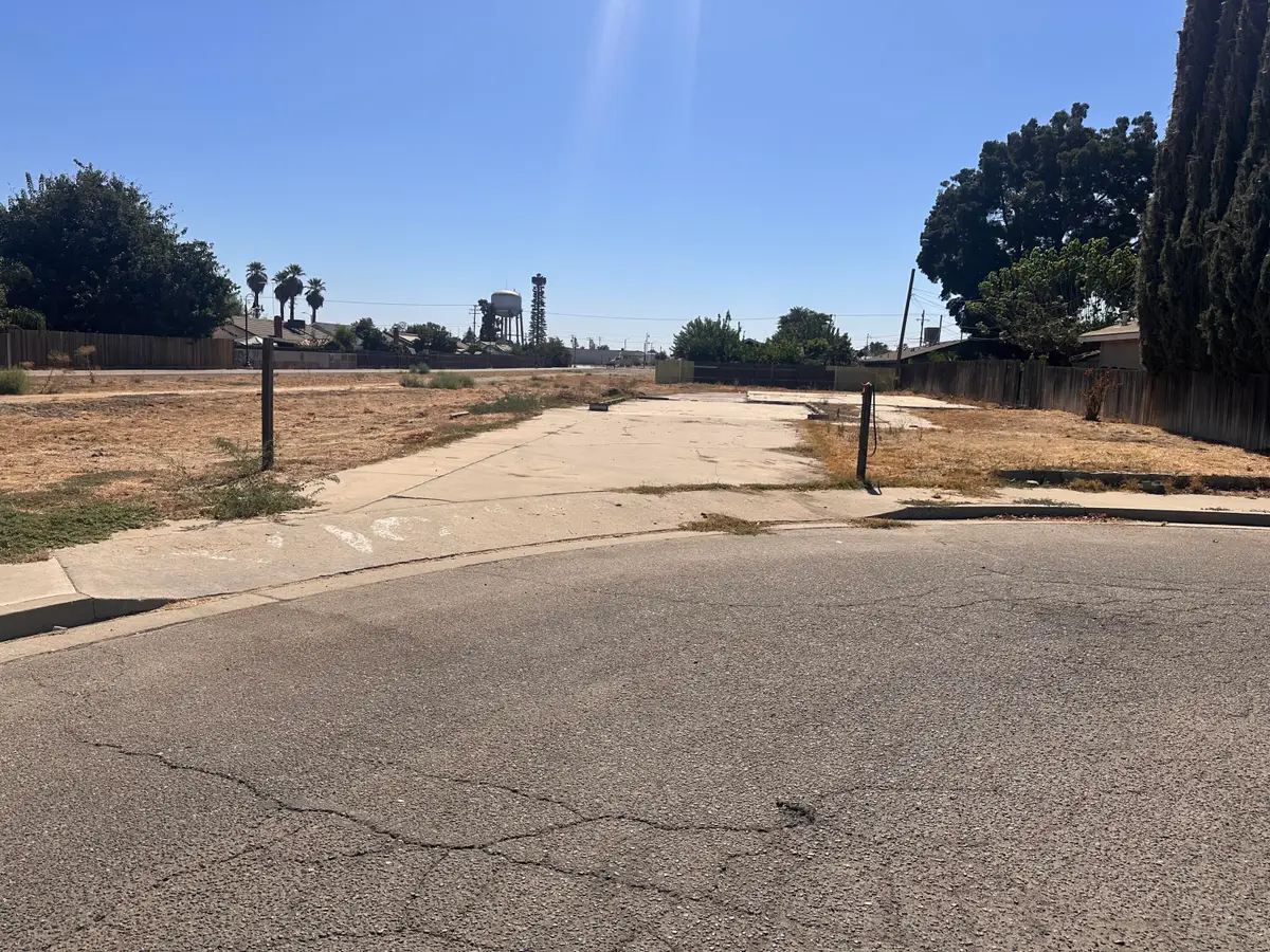 445 E Parker Court, Visalia, CA 93291 - #1