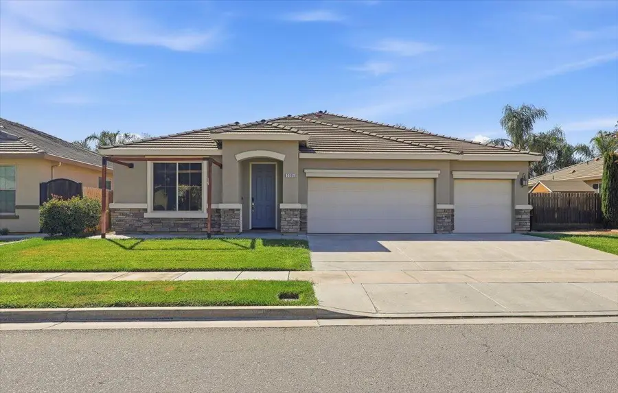 3105 W Perez Avenue, Visalia, CA 93291 - #2