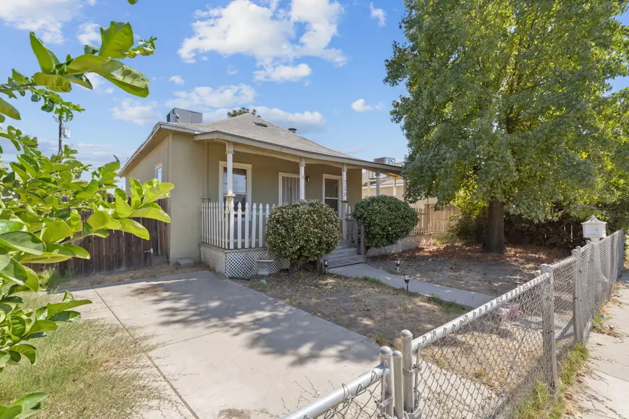 726 S Garden Street, Visalia, CA 93277 - #2