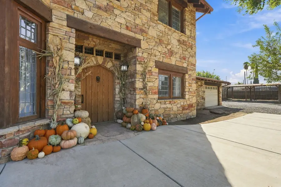 1811 W North Grand Avenue, Porterville, CA 93257 - #3