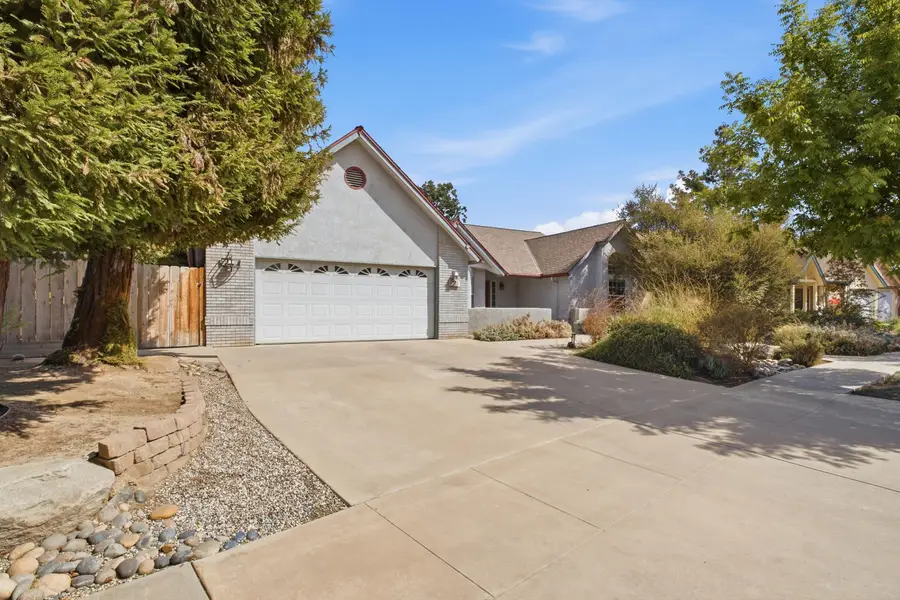 3212 S Ernest Street, Visalia, CA 93277 - #2