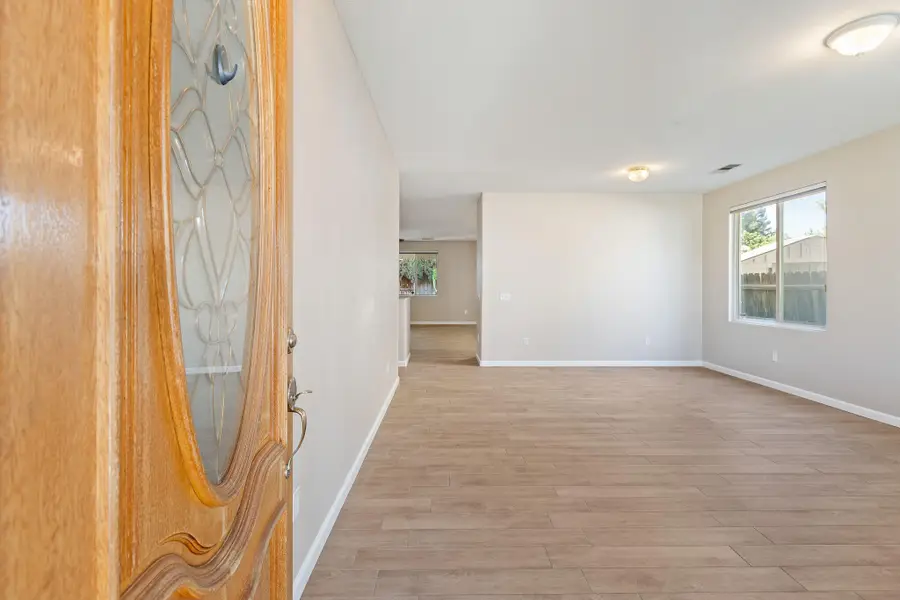 1663 Port Court, Tulare, CA 93274 - #3