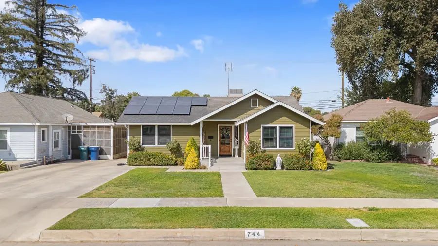 744 E San Joaquin Avenue, Tulare, CA 93274 - #2