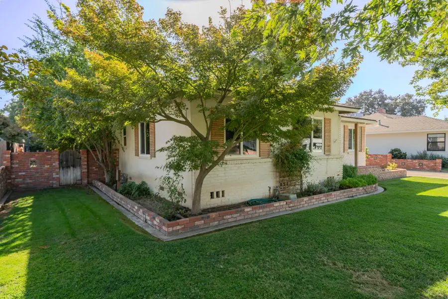 904 S Oak Park, Visalia, CA 93277 - #2