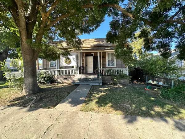 829 S Garden Street, Visalia, CA 93277