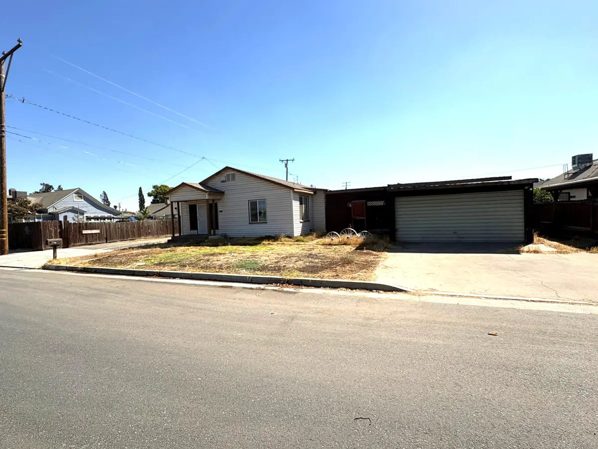 329 W Owens Avenue, Tulare, CA 93274 - #1