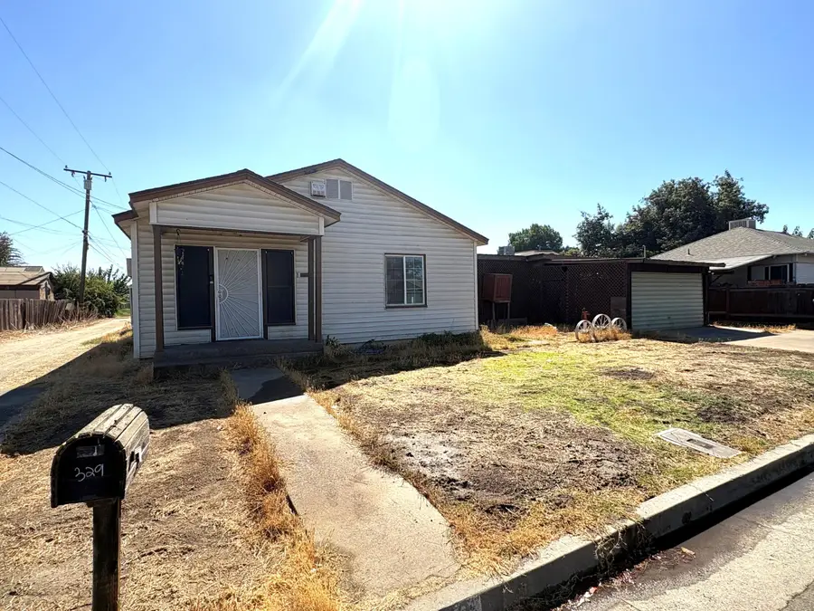 329 W Owens Avenue, Tulare, CA 93274 - #2