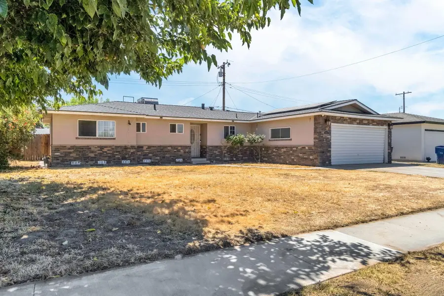 2021 Fairmont Drive, Hanford, CA 93230 - #2