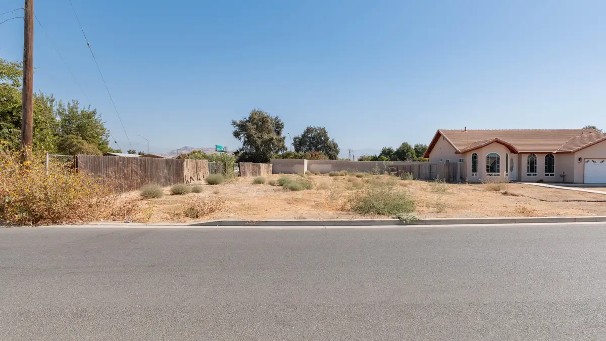 210 S Cobb Street, Porterville, CA 93257 - #1