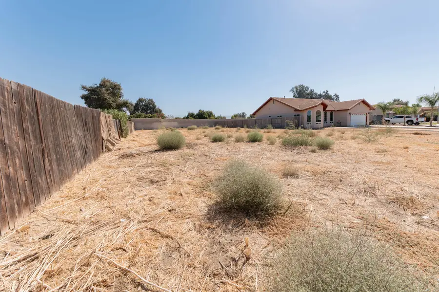 210 S Cobb Street, Porterville, CA 93257 - #3