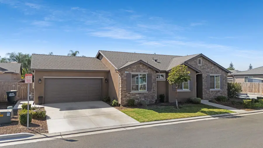 3933 W Nellis Avenue, Visalia, CA 93277 - #3
