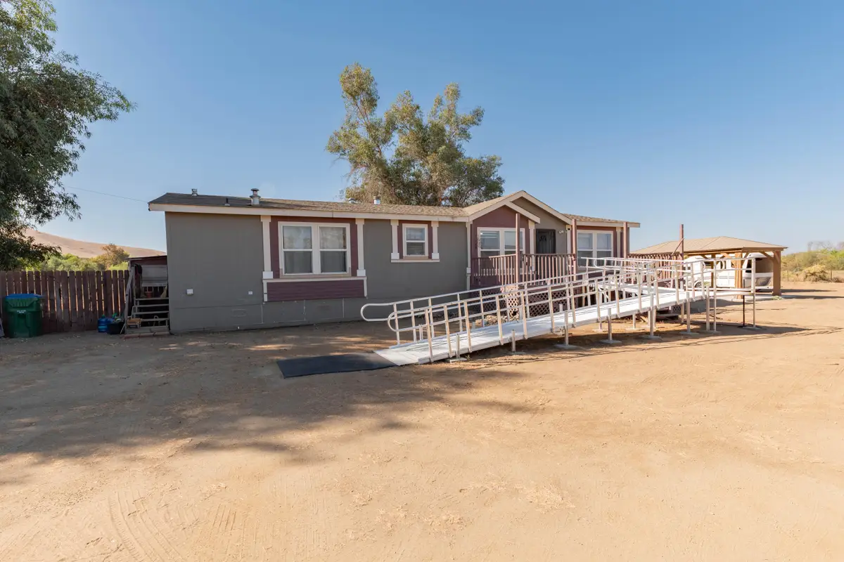 2395 E Springville Avenue, Porterville, CA 93257 - #1