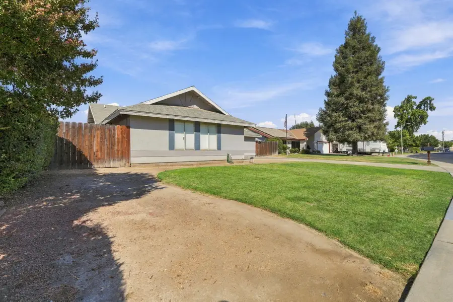 1920 E Mary Avenue, Visalia, CA 93292 - #3