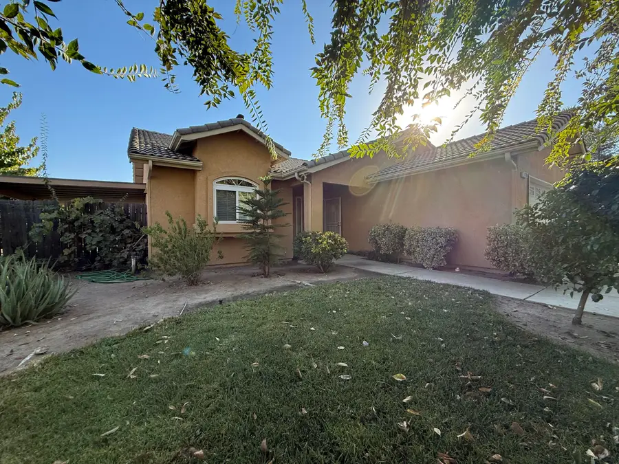 1178 Marks Ct Court, Dinuba, CA 93618 - #3
