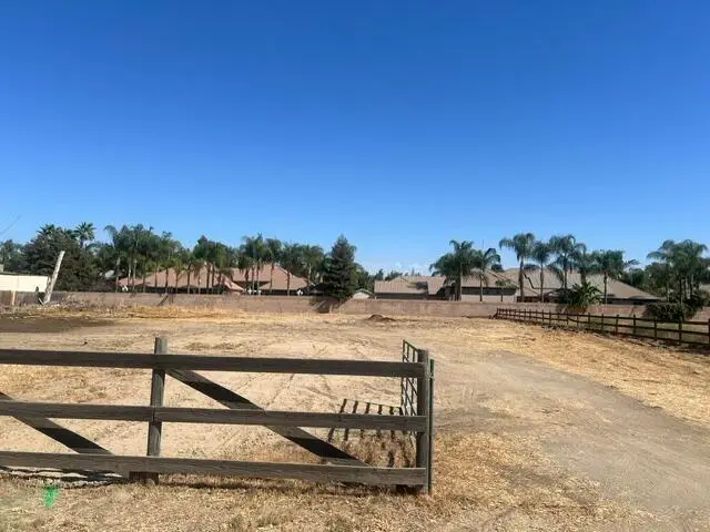 736 N Tommy Street, Visalia, CA 93291 - #2