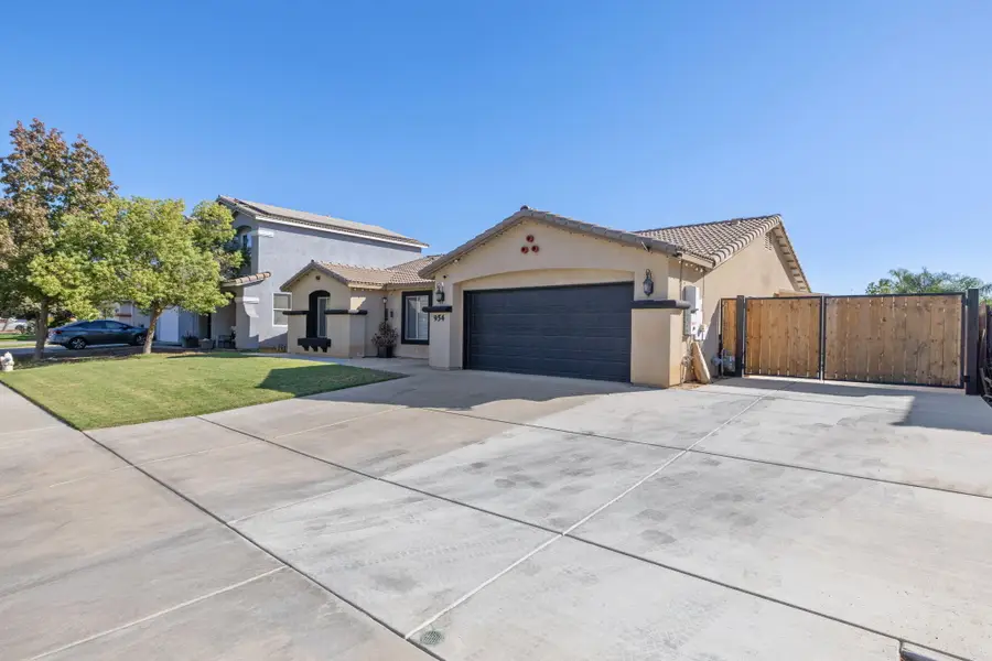 954 N Silver Maple Street, Porterville, CA 93257 - #2