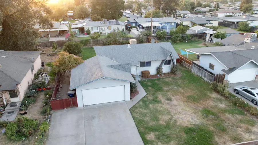 623 N West Street, Tulare, CA 93274 - #2