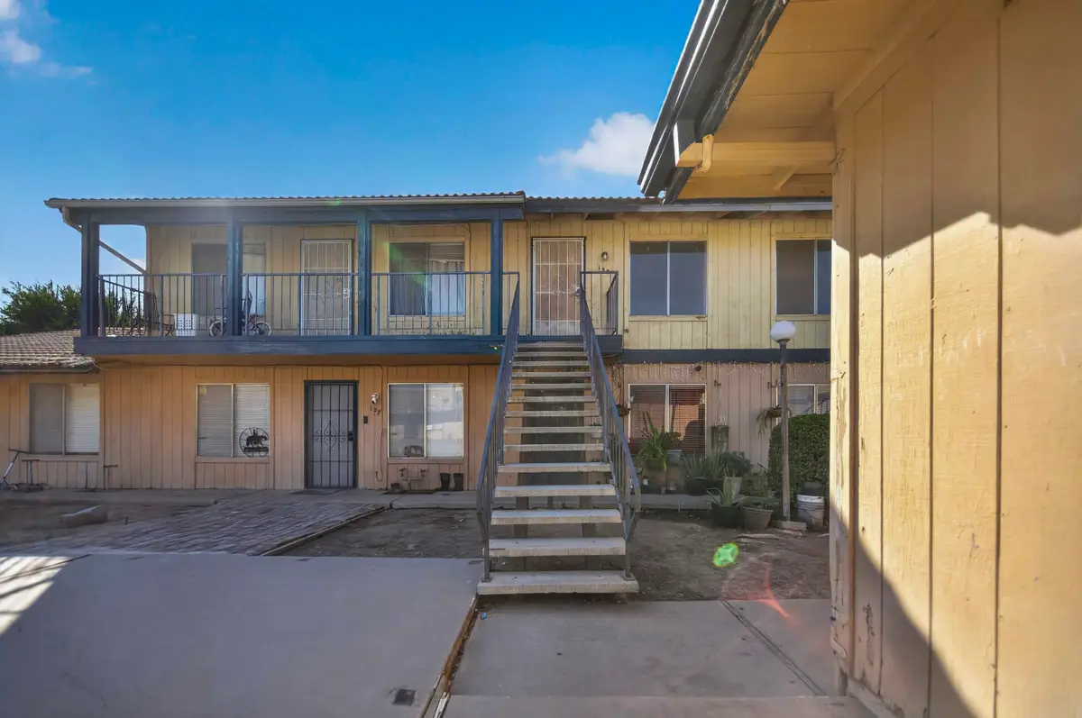 657 W Parlier Avenue, Reedley, CA 93654 - #1