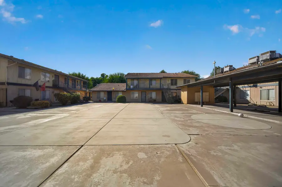 657 W Parlier Avenue, Reedley, CA 93654 - #2