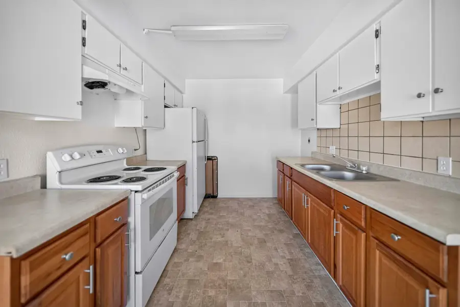 657 W Parlier Avenue, Reedley, CA 93654 - #3