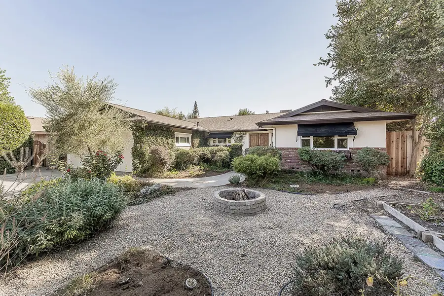 783 W Carpenter Avenue, Reedley, CA 93654 - #2