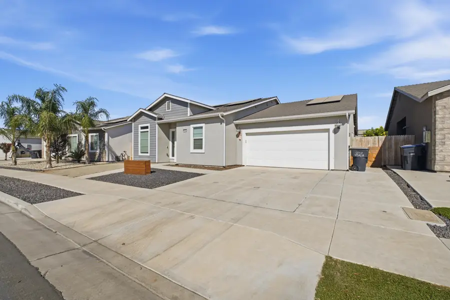324 E Newton Avenue, Visalia, CA 93291 - #2