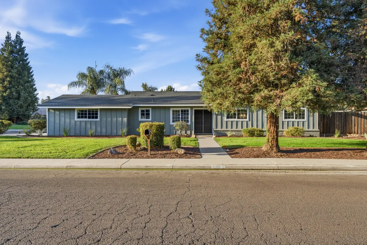 626 W Dorothea Avenue, Visalia, CA 93277 - #1