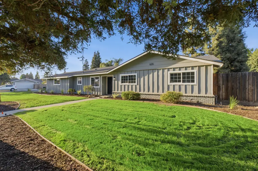 626 W Dorothea Avenue, Visalia, CA 93277 - #2
