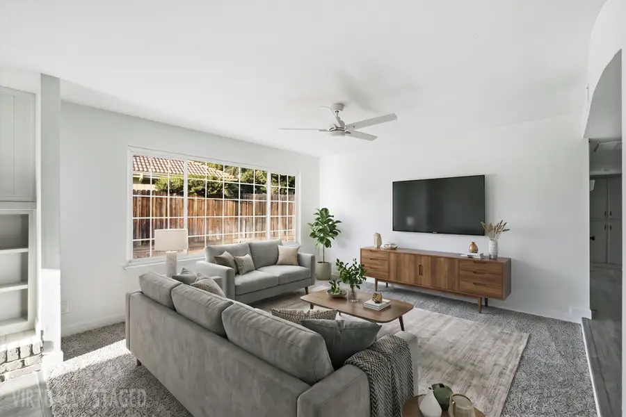 626 W Dorothea Avenue, Visalia, CA 93277 - #3