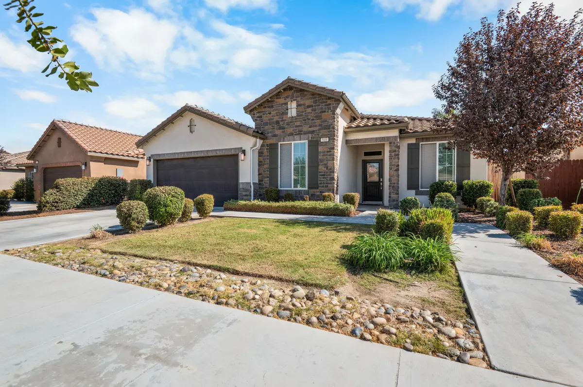 918 S Crumal Street, Visalia, CA 93292 - #1
