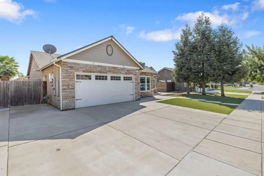 2373 E Tuolumne Avenue, Tulare, CA 93274 - #2