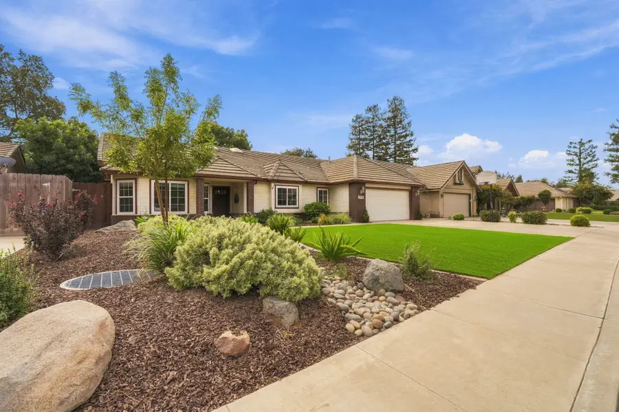 5733 W Vassar, Visalia, CA 93277 - #2