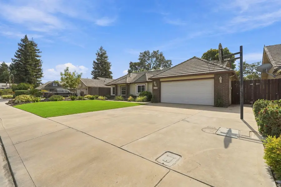 5733 W Vassar, Visalia, CA 93277 - #3