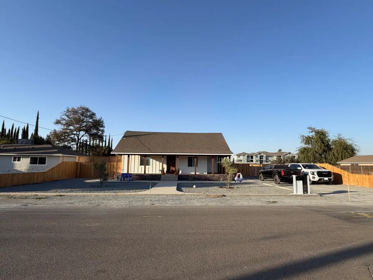 590 Oleander Avenue, Lemoore, CA 93245 - #1