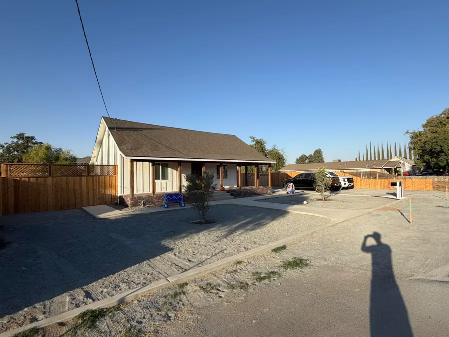 590 Oleander Avenue, Lemoore, CA 93245 - #2
