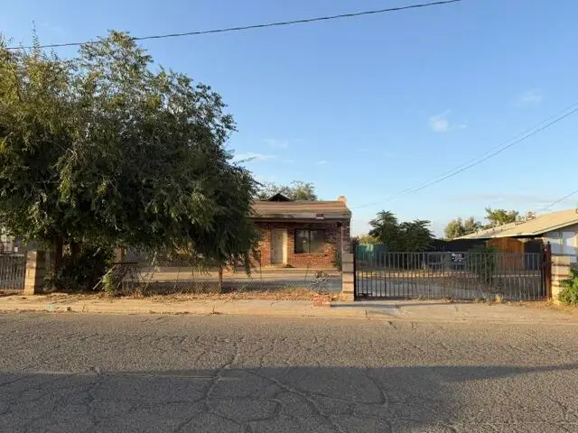 905 W Mariposa Street, Lindsay, CA 93247 - #3