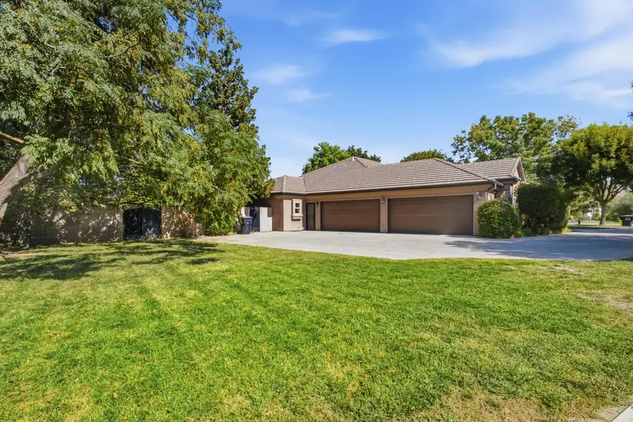 6822 W Grove Avenue, Visalia, CA 93291 - #2