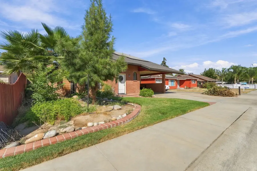 452 W Belleview Avenue, Porterville, CA 93257 - #2