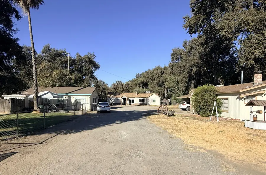 143 S Linwood Street, Visalia, CA 93291 - #2